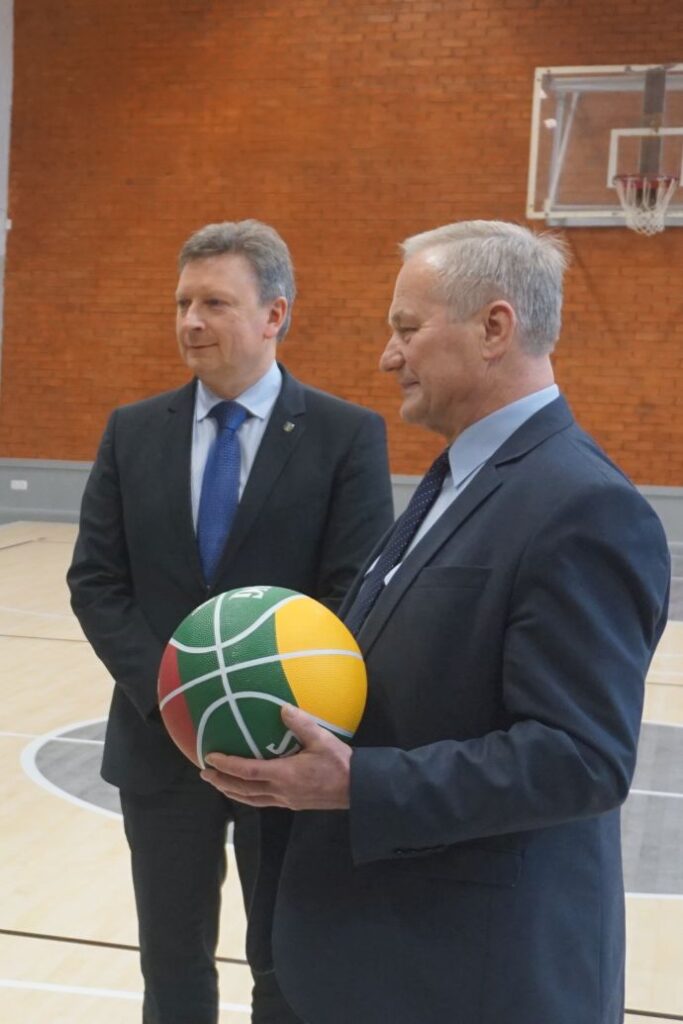 Plungės rajono Kulių gimnazijoje – atnaujinta sporto salė