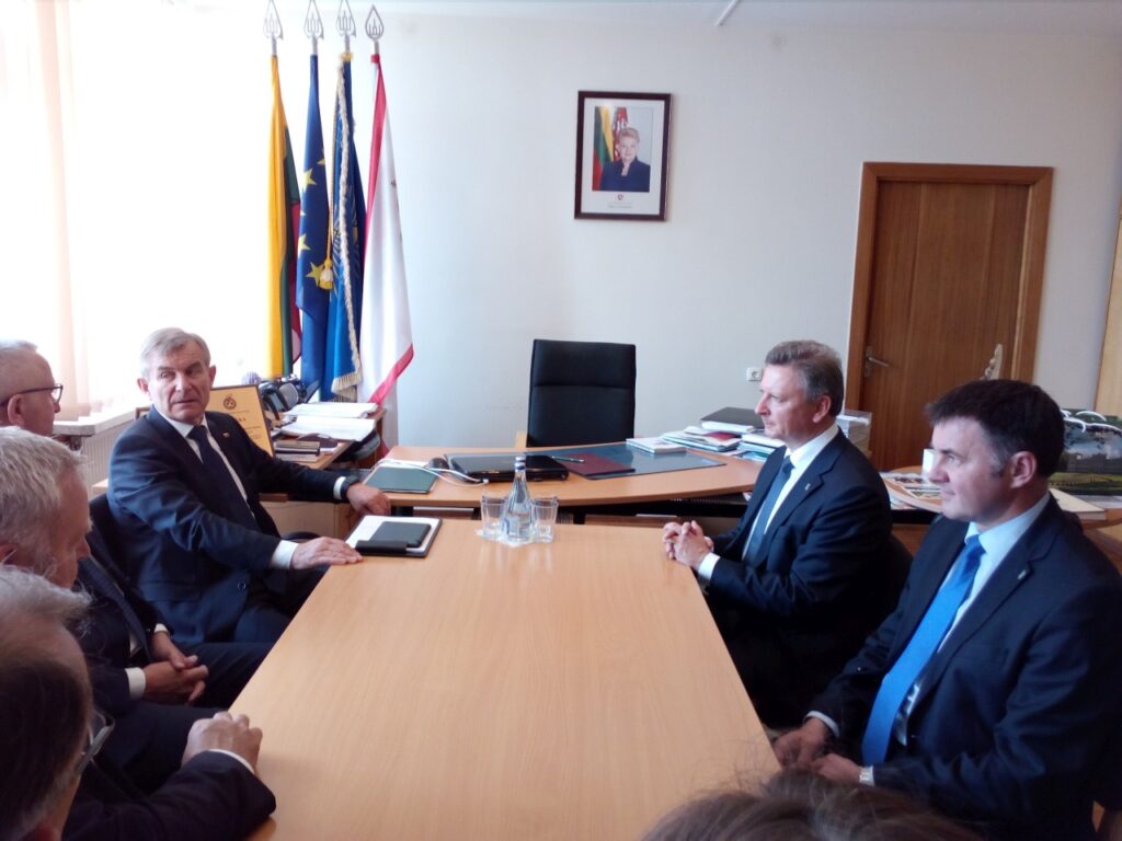 Seimo Pirmininkas V. Pranckietis Plungėje neišgirdo nė vieno pikto klausimo