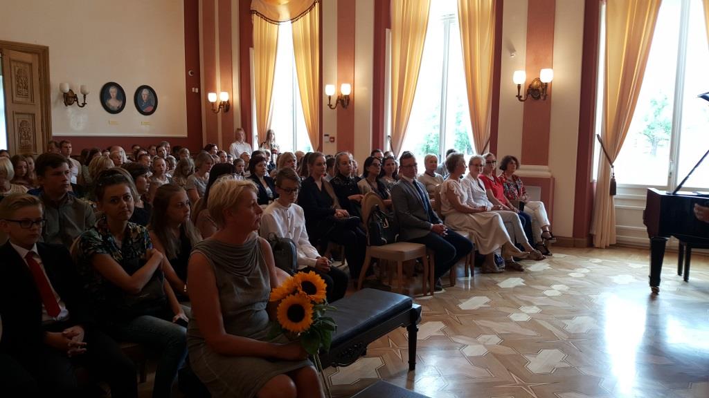 Apdovanoti aukštų rezultatų pasiekę rajono moksleiviai