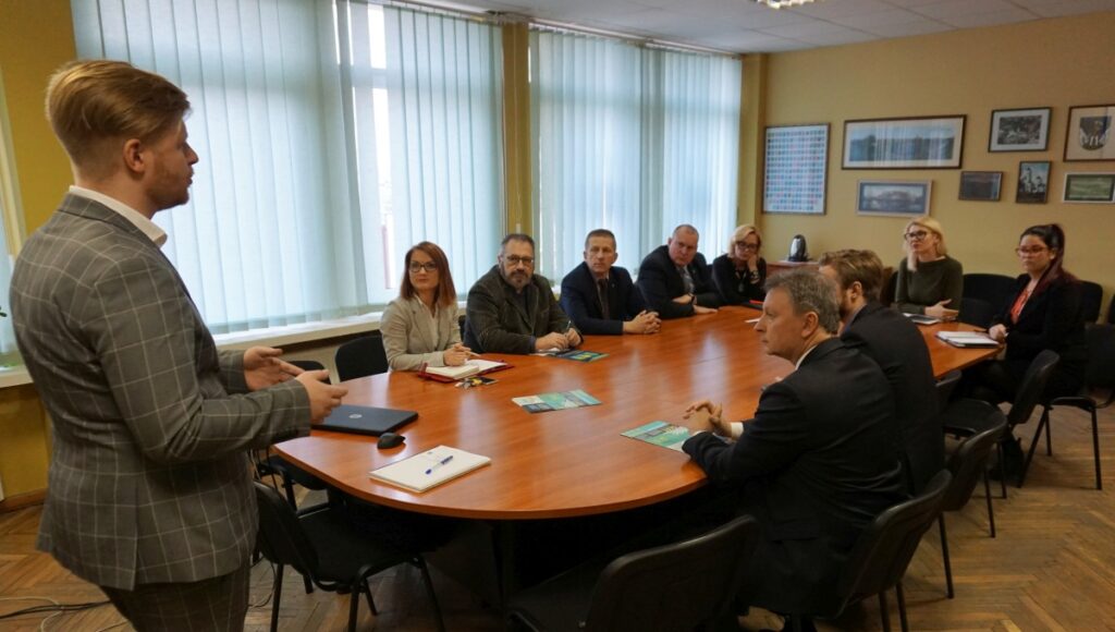 Įmonė „Baltled“ pasiūlė LED apšvietimą, galvojama apie Plungės miesto parką ir Savivaldybės pastatą