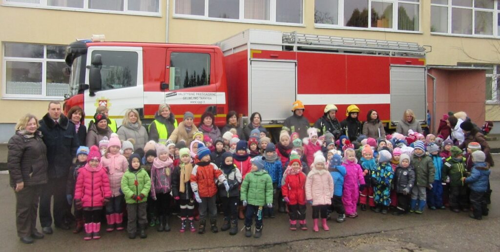 Plungės lopšelyje – darželyje „Vyturėlis“ vyko mokomosios-edukacinės priešgaisrinės ir civilinės saugos pratybos