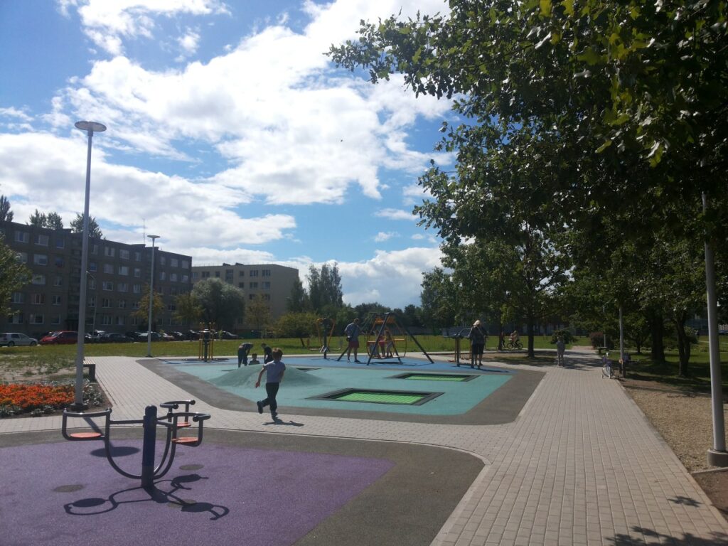 Prie „Supermiesto“ aikštelės įrengta lavinamoji erdvė vaikams (videosiužetas)
