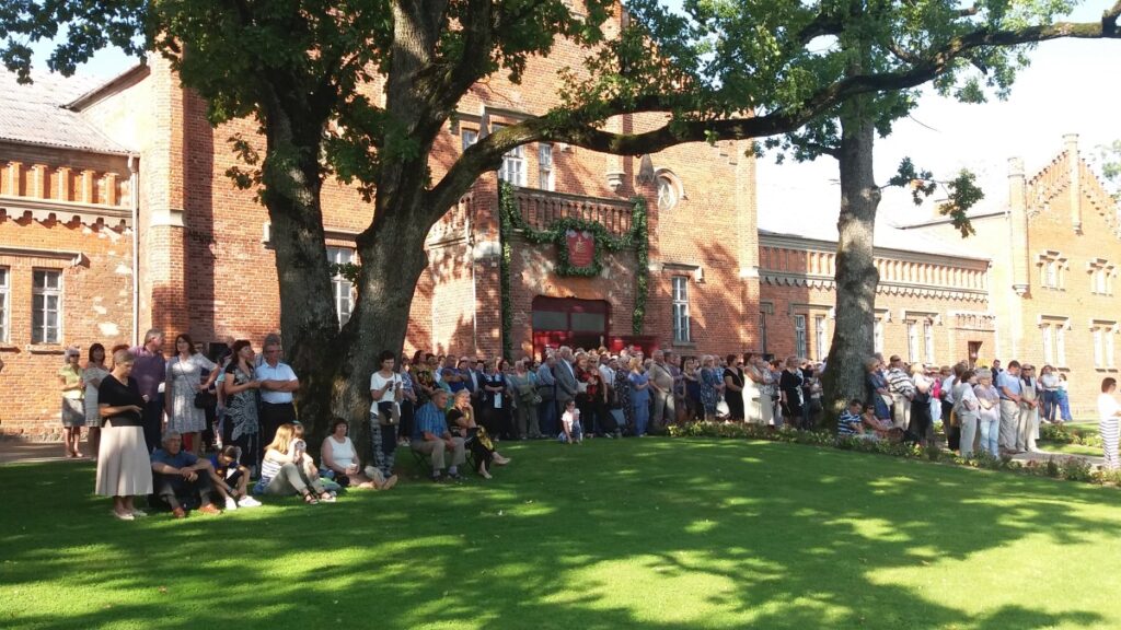 Džiugios naujienos dėl žirgyno pastato tvarkymo