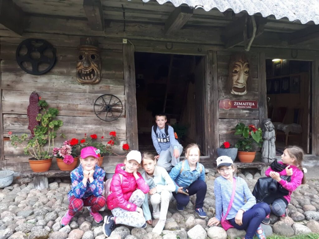 Vasarą stovyklavo per tūkstantįrajono moksleivių