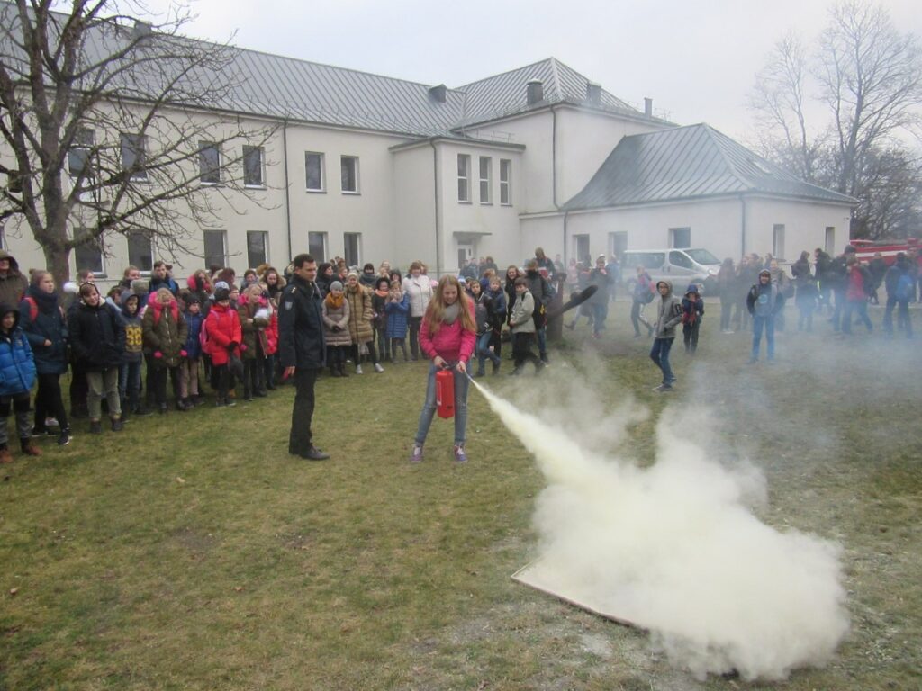 Plungės rajono švietimo įstaigose vyko mokomosios priešgaisrinės ir civilinės saugos pratybos