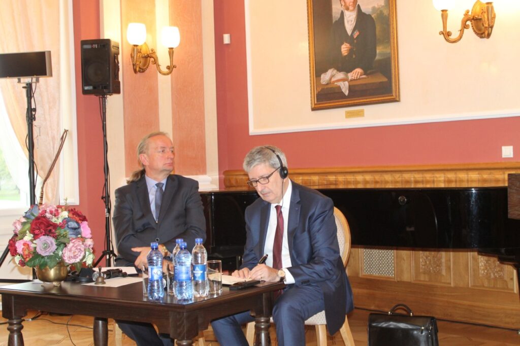 Plungėje vyko tarptautinė konferencija istorinių parkų teisinio reglamentavimo, priežiūros ir atnaujinimo tema