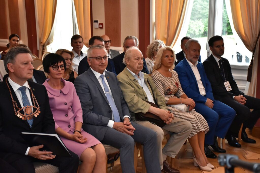 Pagerbti menui ir kultūrai nusipelnę žmonės (renginio nuotraukos, videosiužetas)