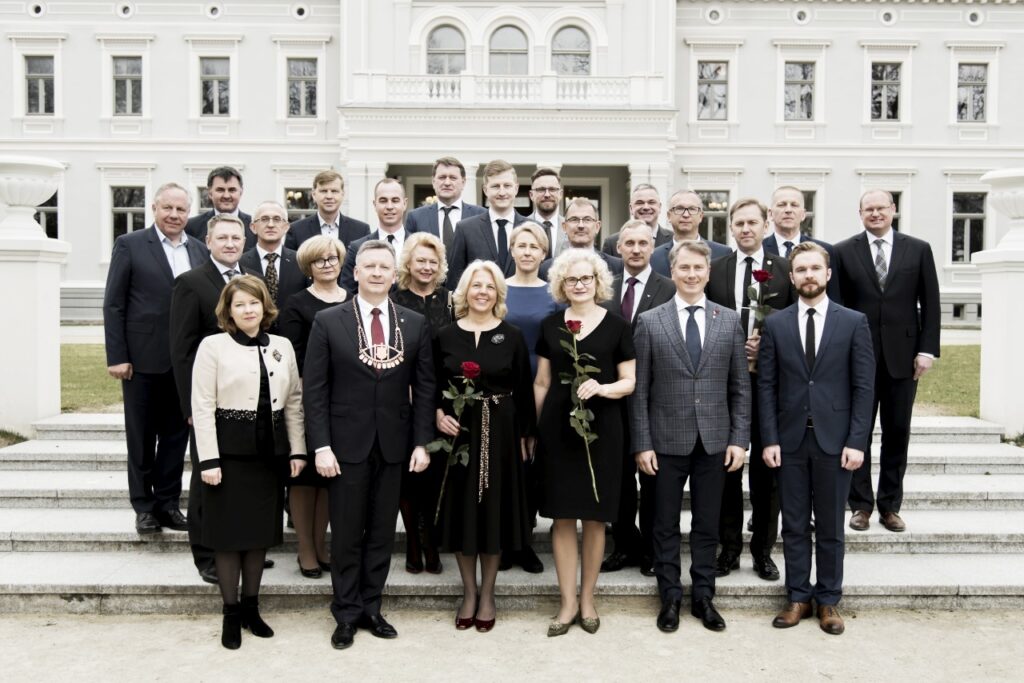 Pirmasis išrinktos IX šaukimo naujos kadencijos Plungės rajono savivaldybės tarybos posėdis (nuotraukos)