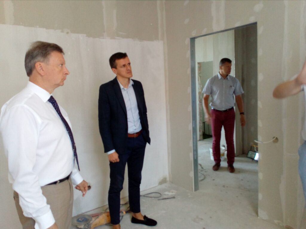 Š ateikiuose – pats darželio grupės įrengimo darbų įkarštis!