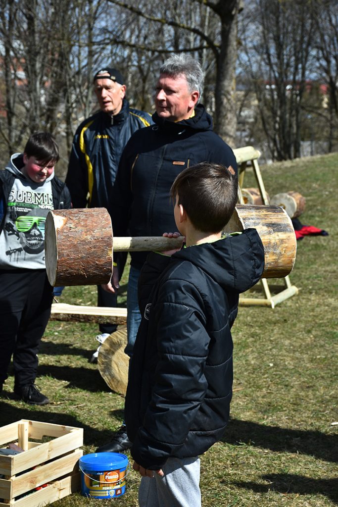 ESFA iniciatyva „Metas keisti“. Plungėje įrengtas sporto klubas po atviru dangumi 2022-04-16