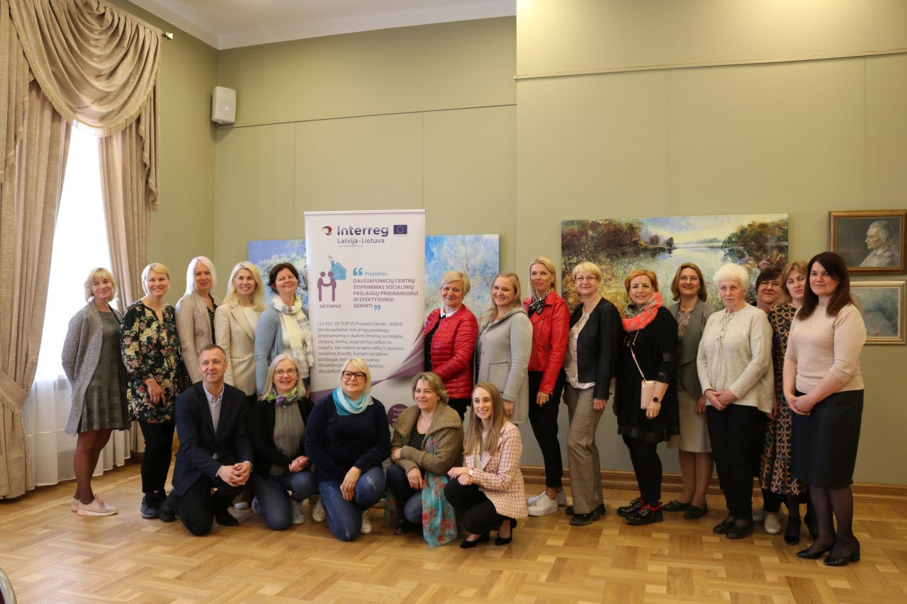 2022-05-11-12 Patirties mainų vizitas Plungėje. Projektas „Daugiafunkcių centrų stiprinimas socialinių paslaugų prieinamumui ir efektyvumui gerinti“