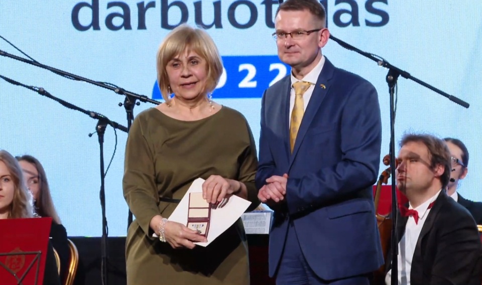 2022-05-04 Vilniaus rotušėje už nuopelnus Lietuvos sveikatos sistemai, taip pat sėkmingą kovą su COVID-19 pandemija apdovanota Plungės rajono savivaldybės ligoninės vyriausioji slaugos administratorė Vijoleta Mačiuitienė