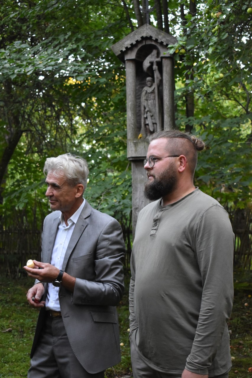 2022-08-30 Konstantinui Bružui - 110, Žalioji trobelė