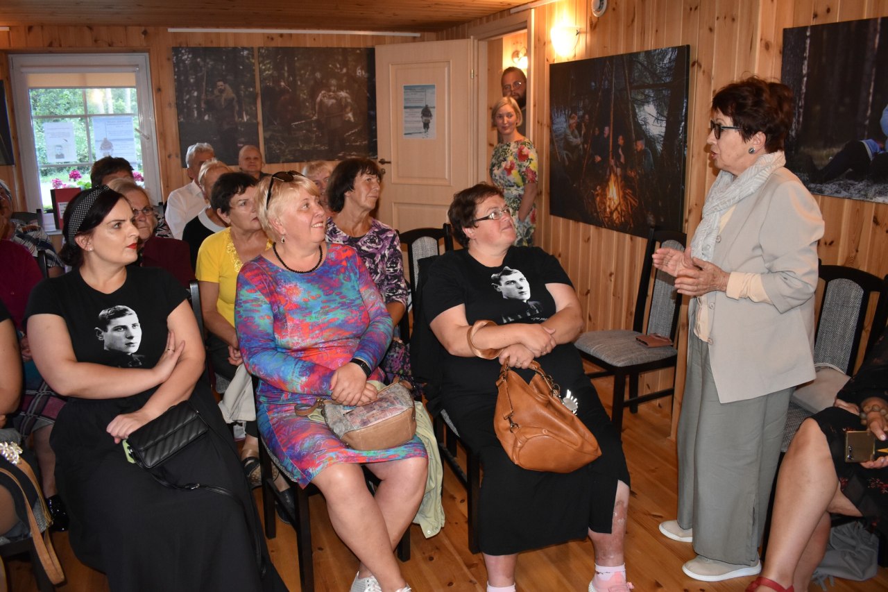 2022-08-30 Konstantinui Bružui - 110, Žalioji trobelė