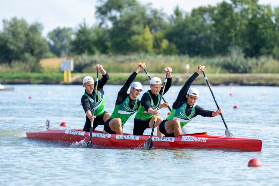 2022-08-31_09-04 Vengrijoje, Segedo mieste, vyko Pasaulio jaunių ir jaunimo irklavimo čempionatas. Lietuvos rinktinę atstovavo du Plungės SRC kanojų irkluotojai – Edvinas Šakinis ir Mantas Skarulskis