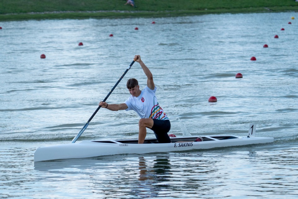 2022-08-31_09-04 Vengrijoje, Segedo mieste, vyko Pasaulio jaunių ir jaunimo irklavimo čempionatas. Lietuvos rinktinę atstovavo du Plungės SRC kanojų irkluotojai – Edvinas Šakinis ir Mantas Skarulskis