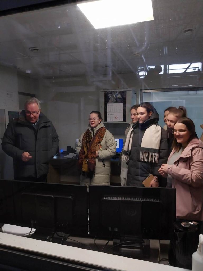 2023-02-09 Plungės eksperimentinės inžinerijos klasės mokinių vizitas į Plungės krašto įmones