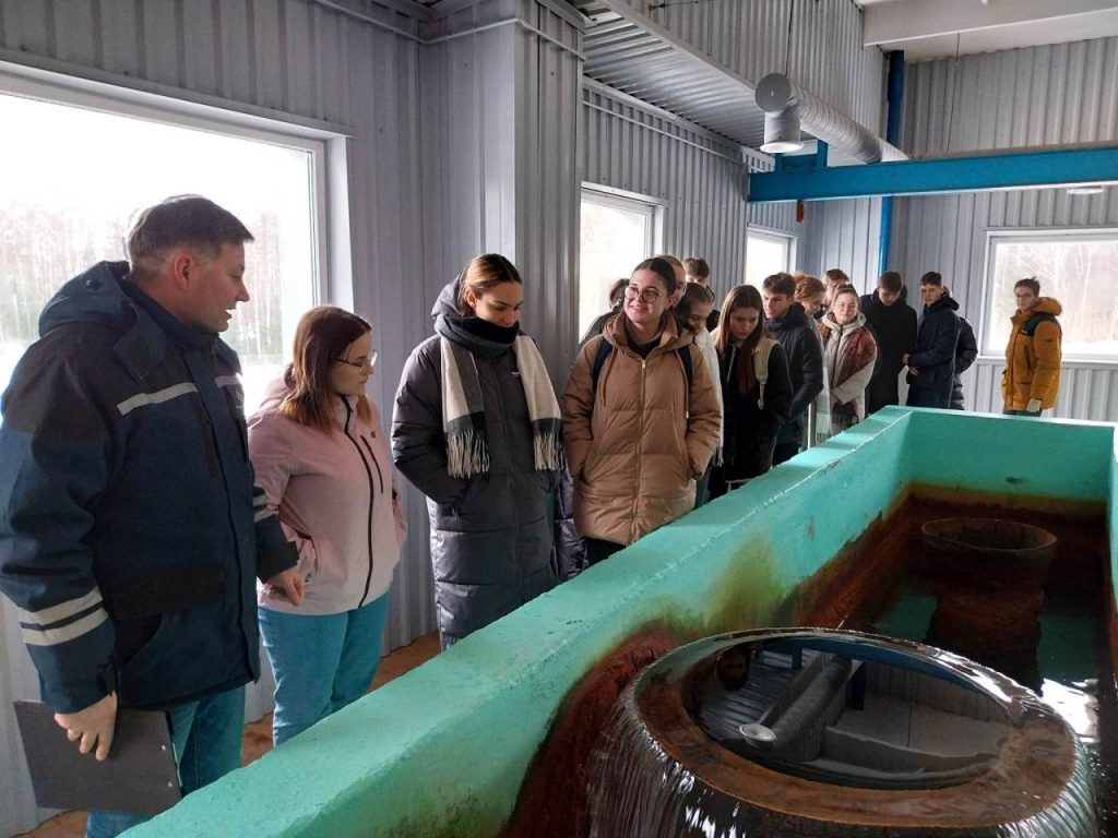 2023-02-09 Plungės eksperimentinės inžinerijos klasės mokinių vizitas į Plungės krašto įmones
