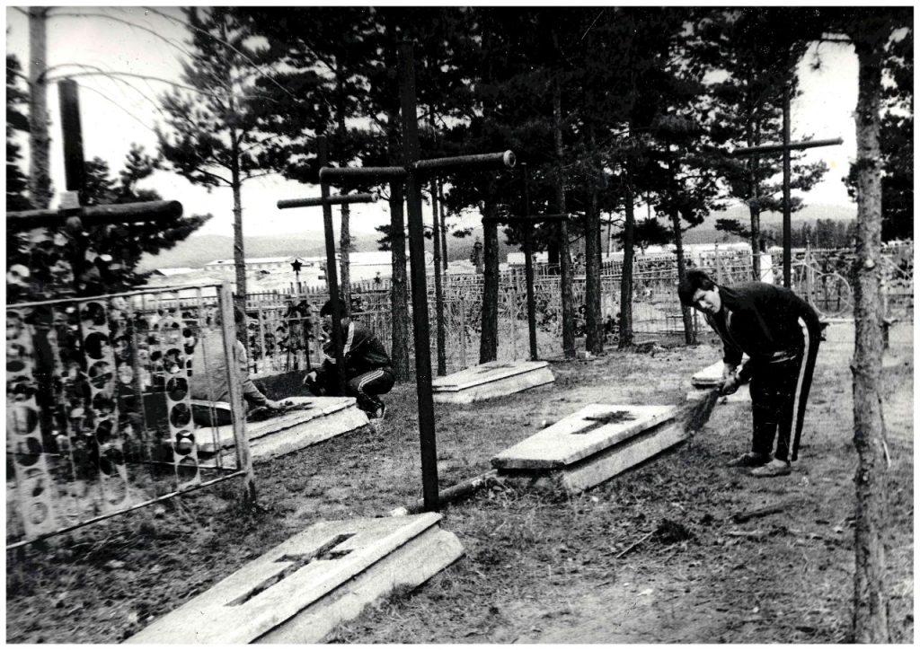 1989 m. Plungės keliautojų klubas „Terra incognita“ organizavo ekspediciją Lietuvos tremties keliais po Buriatų Mongoliją