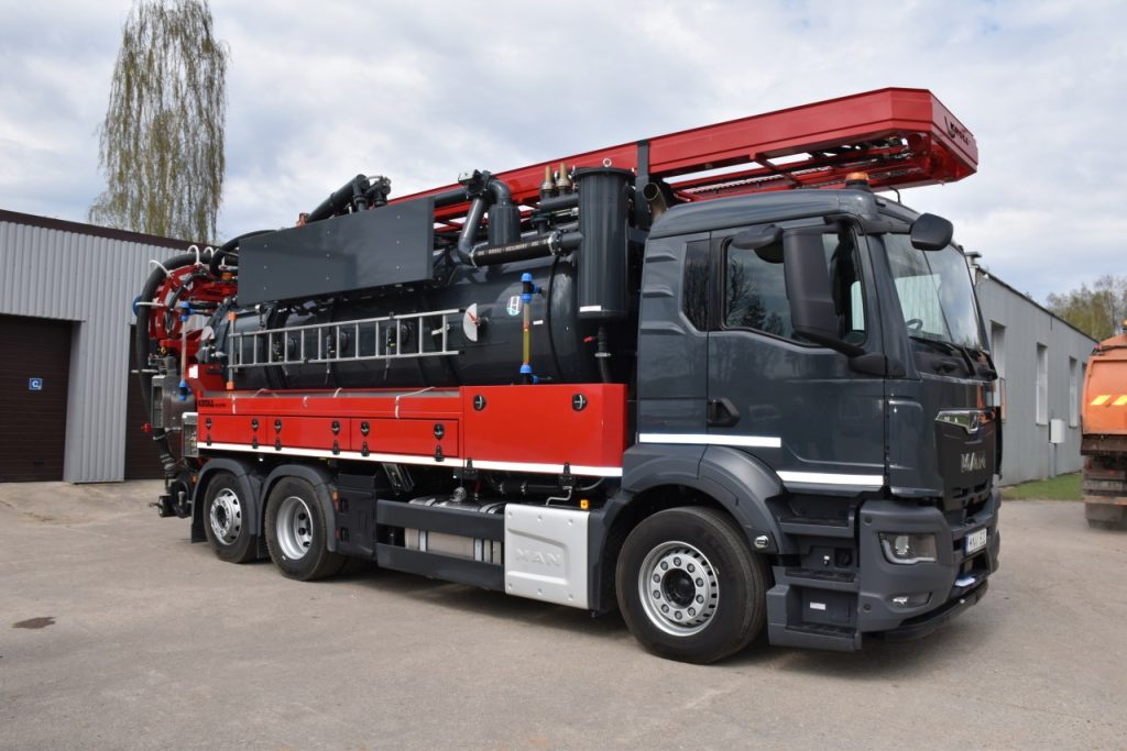 2023-04 „Plungės vandenys“, hidrodinaminis dumbliasiurbis automobilis „MAN“
