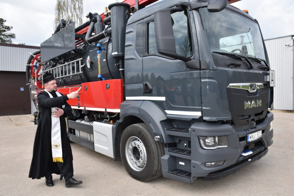 2023-04 „Plungės vandenys“, hidrodinaminis dumbliasiurbis automobilis „MAN“
