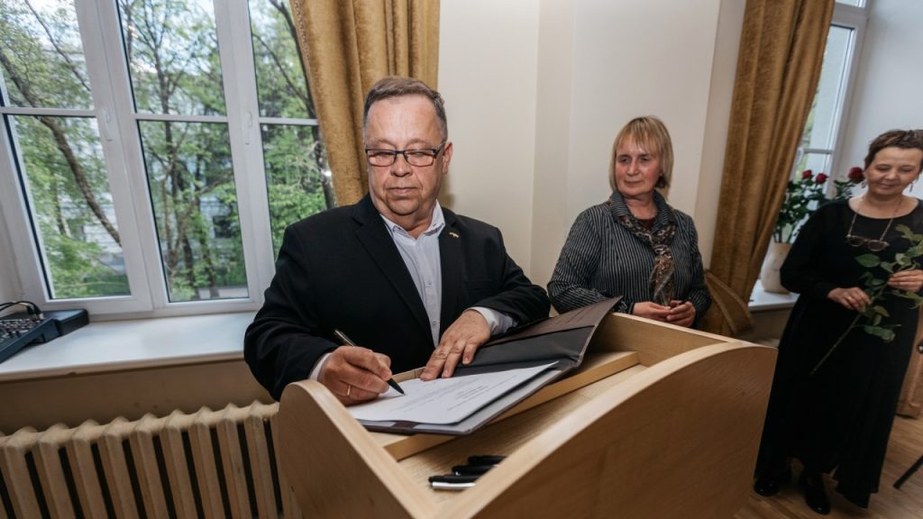 2023-05-03 Darbą pradėjo nauja Lietuvos muzikos ir teatro akademijos (LMTA) taryba, kurios sudėtyje – ir Romas Matulis, LMTA Klaipėdos fakulteto Teatro katedros docentas, Plungės kultūros centro direktorius, Lietuvos kultūros centrų asociacijos prezidentas