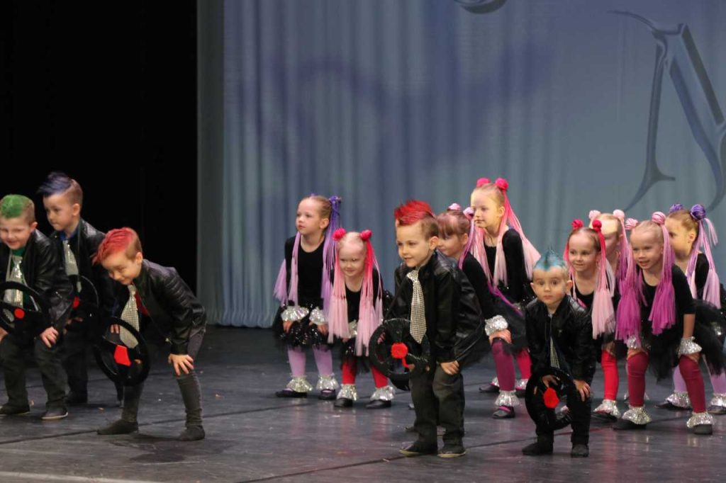 2023-05-13 Plungės kultūros centras su kultūros centro choreografėmis Egle Norkevičiūte ir Monika Aniščenko pirmą kartą organizavo konkursą ,,Šokis jungia mus“