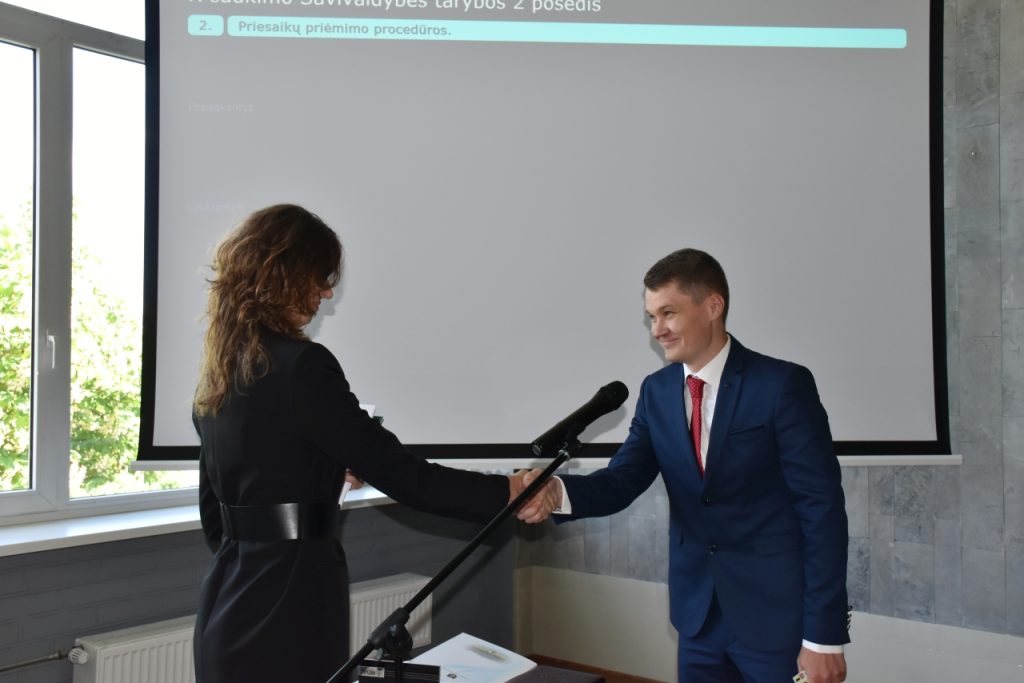 2023-05-18 antrasis X šaukimo Savivaldybės tarybos posėdis. Prisiekia Gediminas Stonys