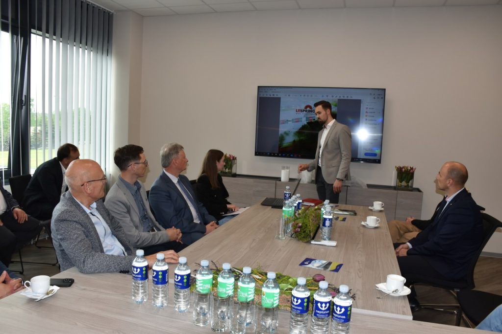 2023-05-16 Plungės pramonininkų sąjungos ir Plungės rajono savivaldybės atstovų susitikimas