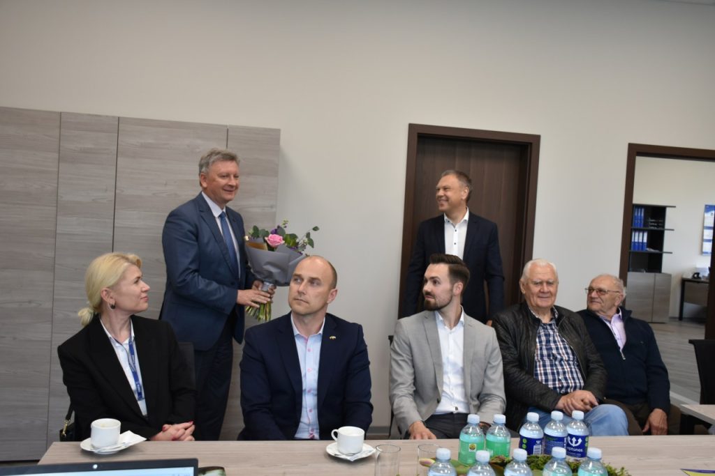 2023-05-16 Plungės pramonininkų sąjungos ir Plungės rajono savivaldybės atstovų susitikimas