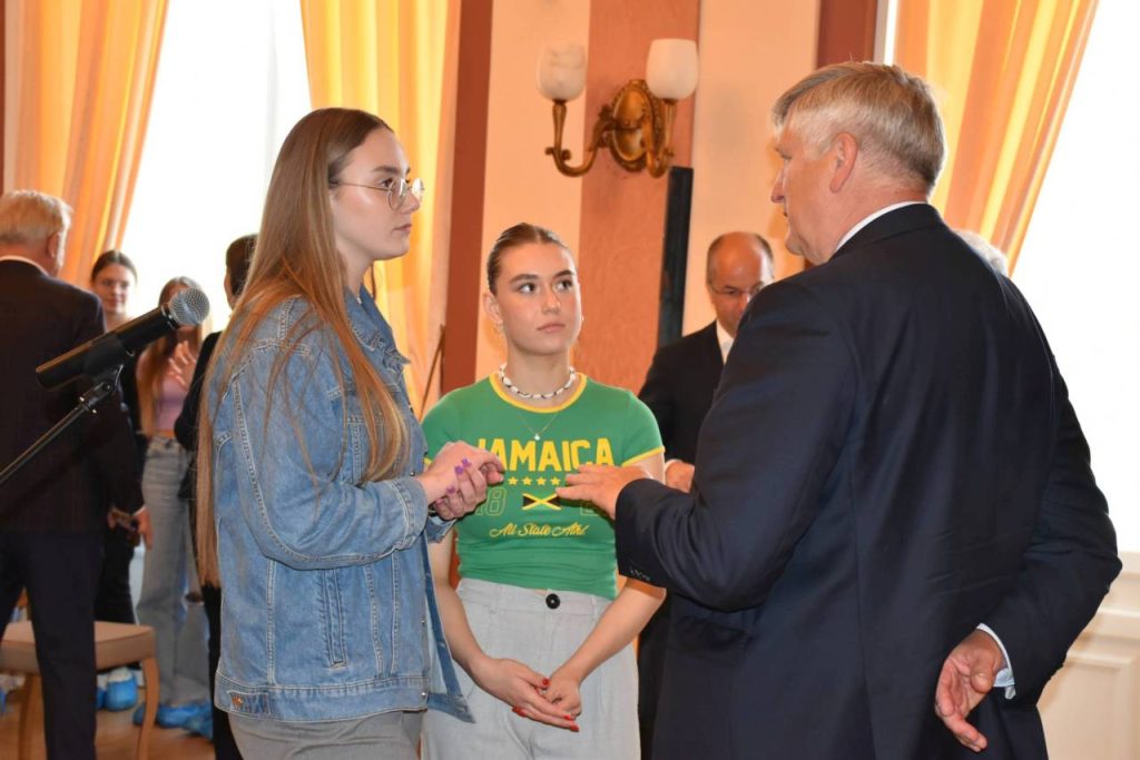 2023-05-24 Plungėje sulaukta tradiciniu tapusio Kauno klinikų medikų „desanto“