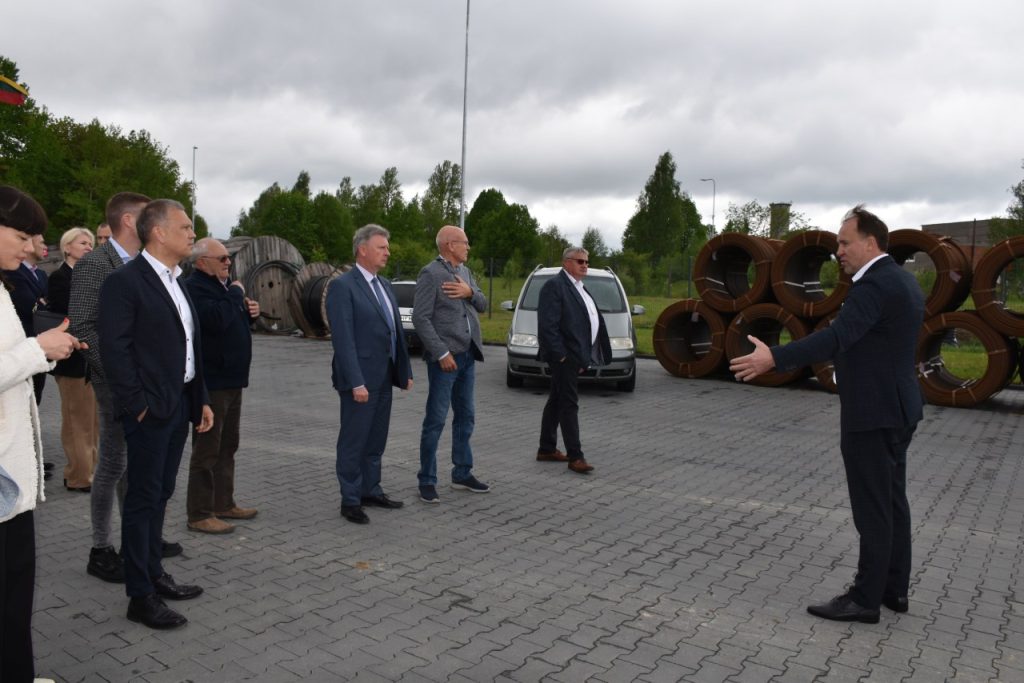2023-05-16 Plungės pramonininkų sąjungos ir Plungės rajono savivaldybės atstovų susitikimas
