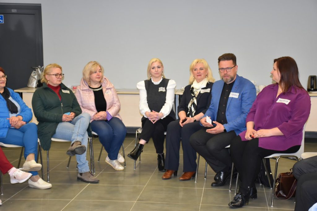 2023-05-04 viešoji įstaiga Kaimo verslo ir rinkų plėtros agentūra („Litfood“) Plungėje, Aktyvaus poilsio ir pramogų zonoje, surengė informacinį renginį – kūrybines dirbtuves „Kaimiški produktai ir paslaugos – gyvybingas Lietuvos kaimas“