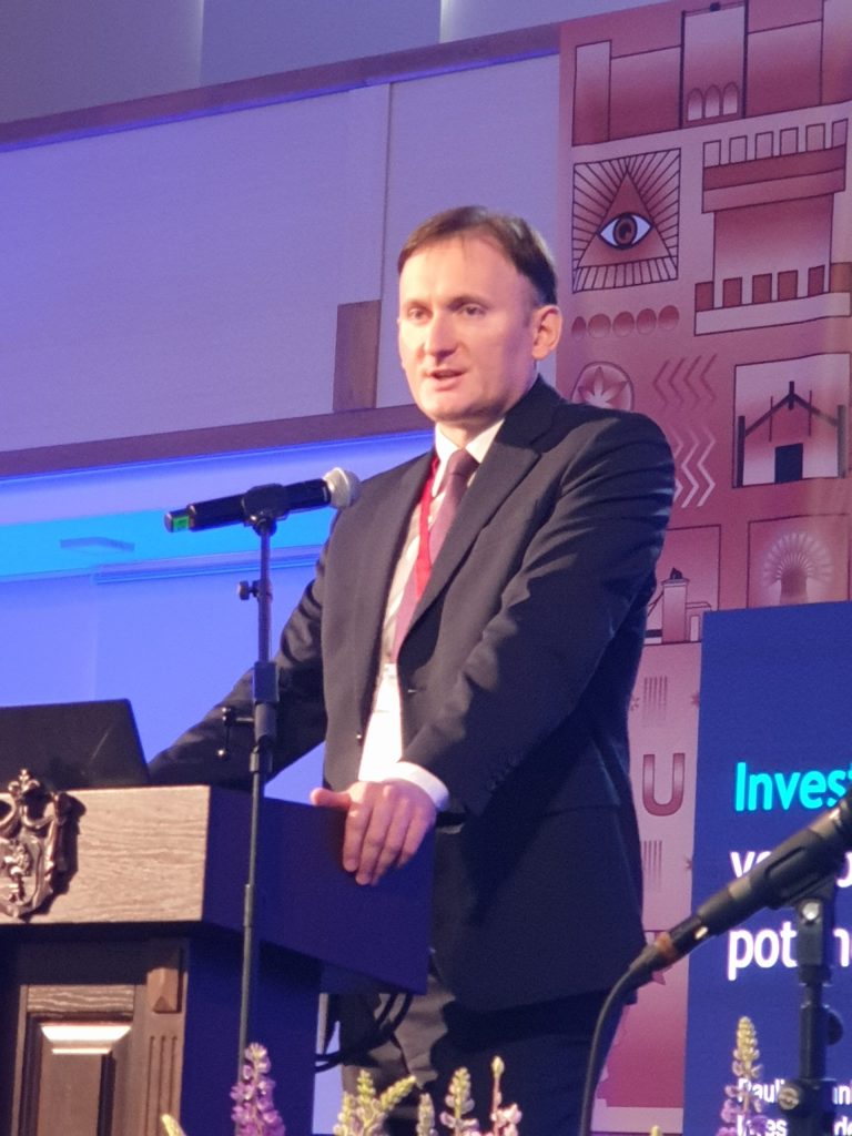 Plungės miesto šventė pradėta itin svariu ir reikšmingu renginiu – IQ žurnalo ir Plungės rajono savivaldybės organizuotu ekonomikos forumu „Plungė 2023: investicijos į tvarią ir inovatyvią pramonę“.