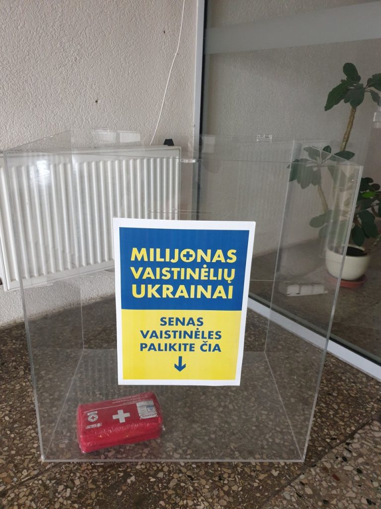 Birželio 19-ąją visoje Lietuvoje startuoja ambicinga pilietinė akcija „Milijonas vaistinėlių Ukrainai“, į kurią įsitraukia ir Plungės rajono savivaldybė. Akcijos metu bus siekiama surinkti milijoną automobilinių vaistinėlių ir perduoti jas Ukrainai. Lietuviai raginami nuo liepos 1 d. keičiamų gyventojų ir juridinių asmenų automobilių vaistinėlių neišmesti, o pristatyti jas į specialius surinkimo punktus visoje šalyje.