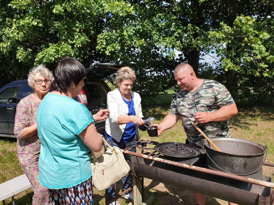 2023-07-07 Gegrėnams 770. Šventės akimirkos, medžiotojų vaišės