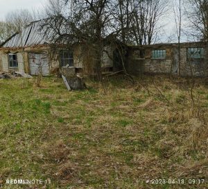 Buvusi ferma (griuvėsiai), esantys Rietavo Kelio g., M. Mostaičių k., Kulių sen.