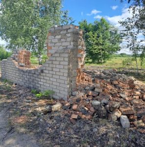Mechaninių dirbtuvių garažo liekanos, Plungės rajono savivaldybė, Alsėdžių sen 1