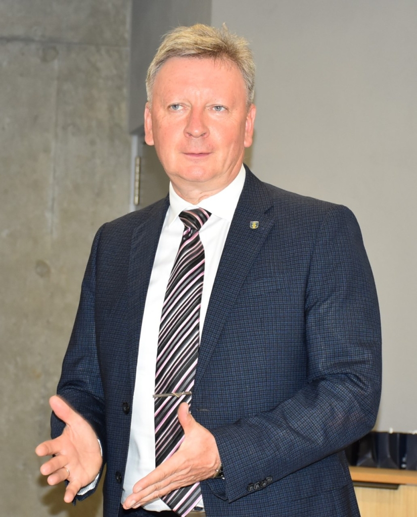Švietimo įstaigų vadovų susirinkimas, A. Klišonis
