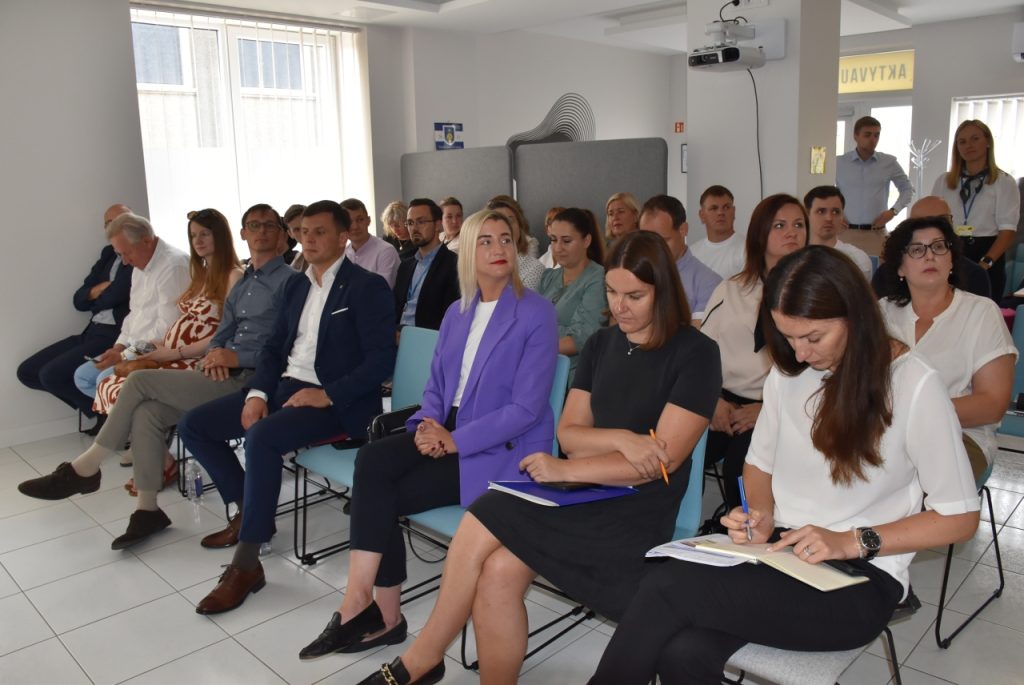 2023-08-18 Ekonomikos ir inovacijų ministrė Aušrinė Armonaitė su komanda