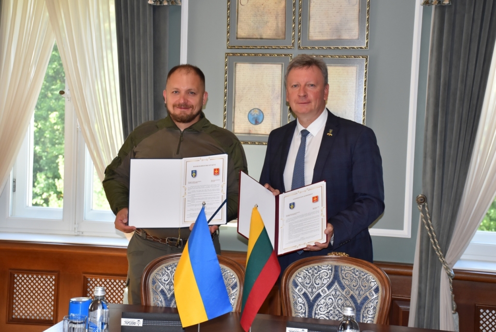 Plungės rajono savivaldybės meras Audrius Klišonis ir Konotopo miesto meras Artem Semenikhin