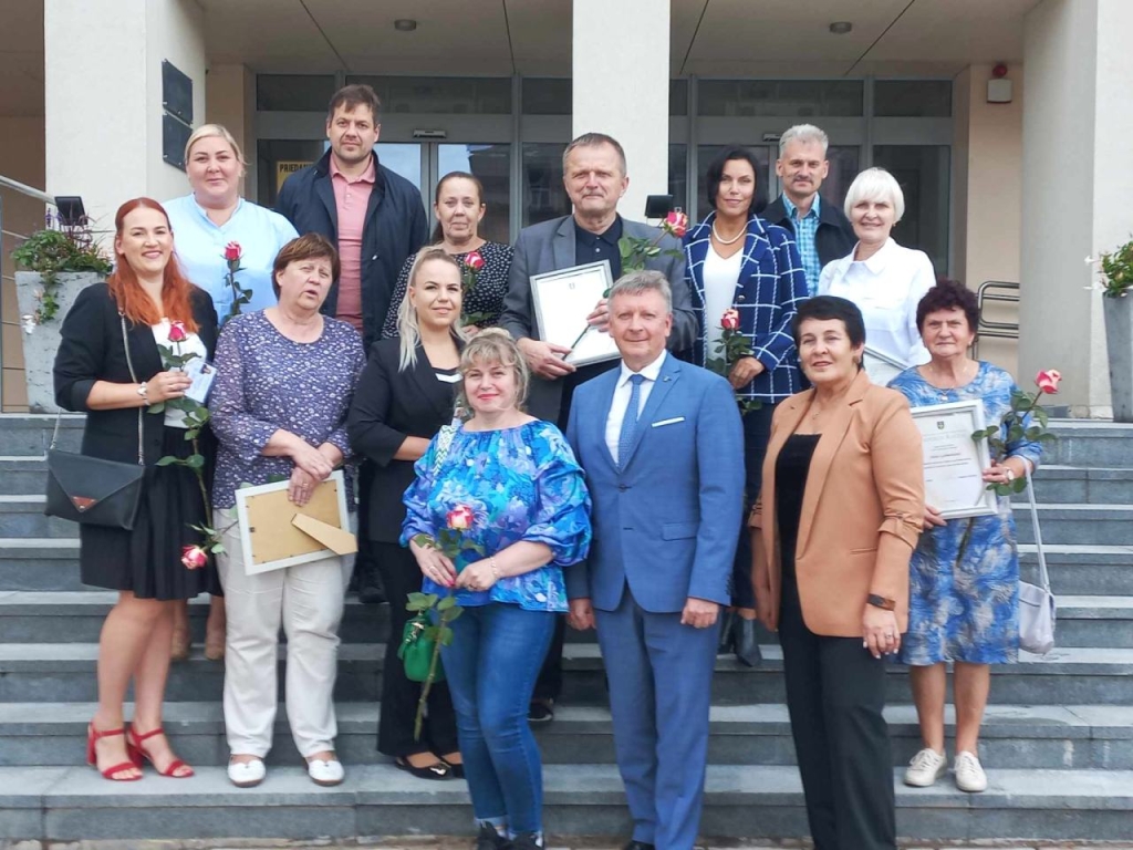 Meras Audrius Klišonis ir seniūnė Dangirutė Jurkuvienė su miesto seniūnaičiais