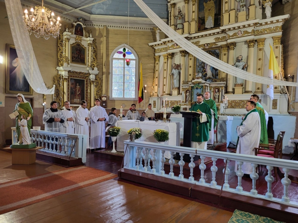 Iškilmingų šv. Mišių akimirka