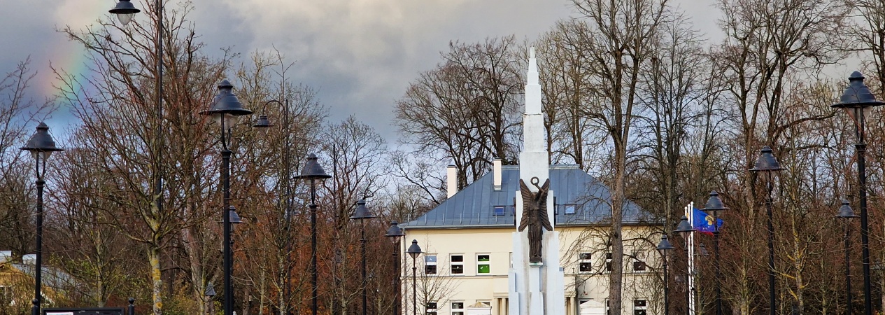 Laisvės paminklas prie vaikų bibliotekos