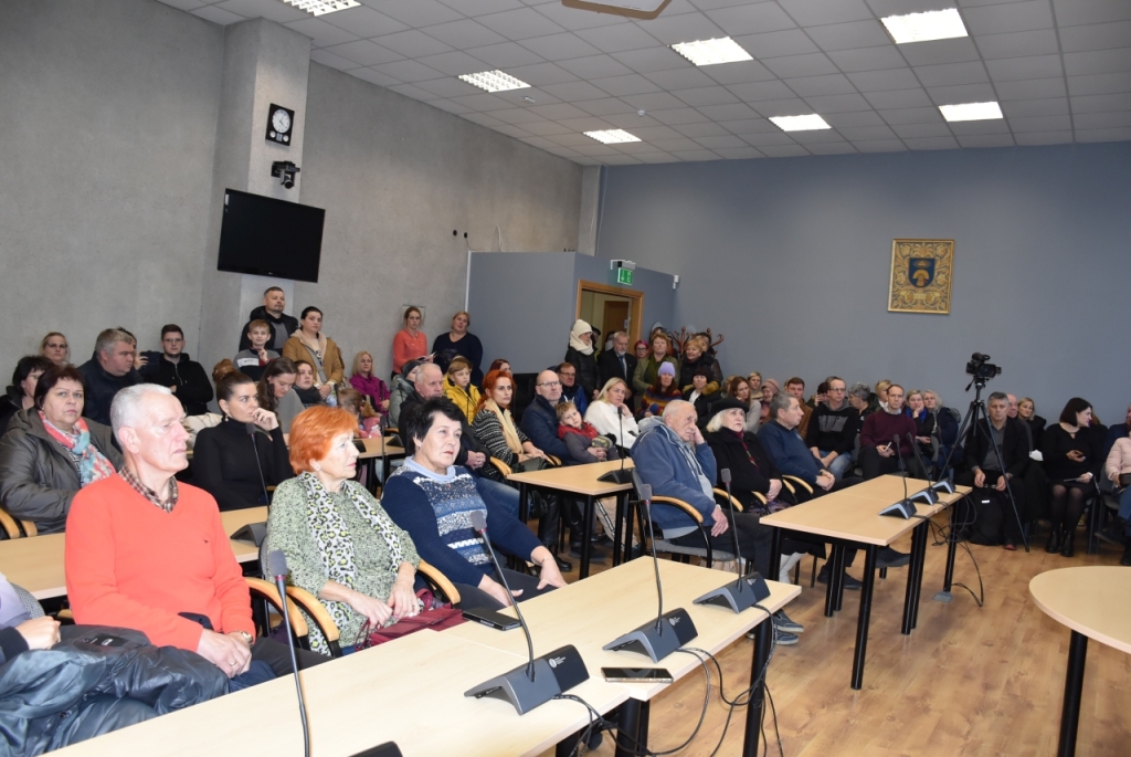 Bendras salės vaizdas, susirinkimo dalyviai