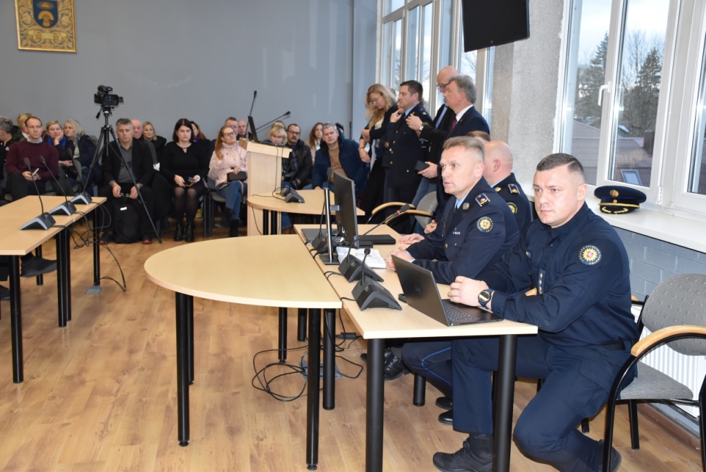 Pusiaukelės namų projektą pristatė Virginijus Kulikauskas (sėdi antras iš dešinės)