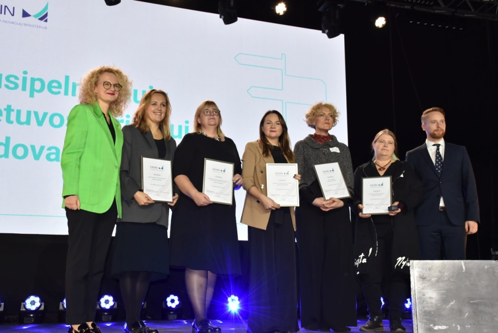 Sandra Kasmauskienė (centre) – viena iš penkių labiausiai nusipelniusių Lietuvos turizmui