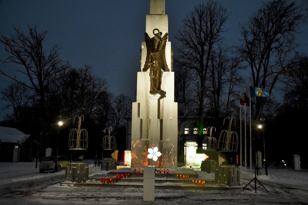 Sausio 13-osios išvakarės prie Laisvės paminklo