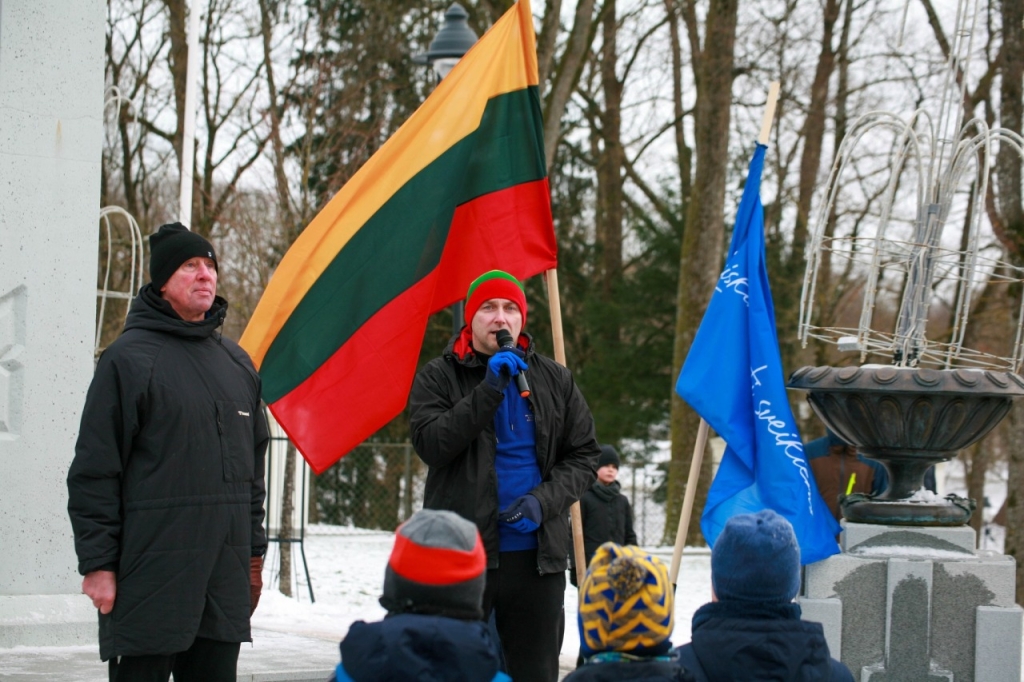 Bėgimo/ėjimo, skirto Sausio 13-ajai paminėti, dalyvius pasveikino Savivaldybės administracijos direktorius Dalius Pečiulis