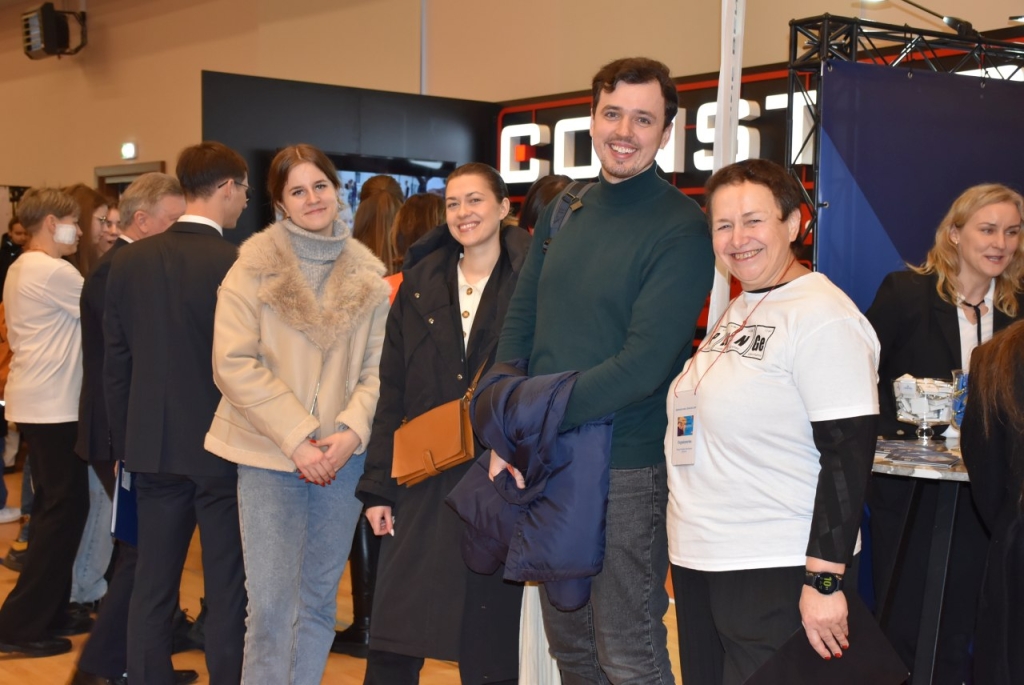 Patirtimi dalijosi plungiškis Eimantas Bekėža (centre)